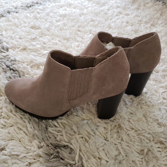 White Mountain Gray Suede Heeled Booties - Picture 4 of 9